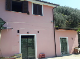 Vendita casa indipendente con terreno e locali sottostanti a Olevano Romano