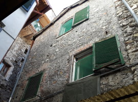 Vendita appartamento in centro storico su due livelli e indipendente  a Olevano Romano