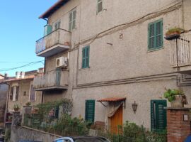Vendita appartamento centrale e panoramico con balcone a Olevano Romano